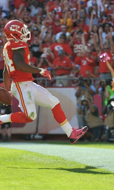 Chiefs score 34 unanswered in 34-7 rout of Rams